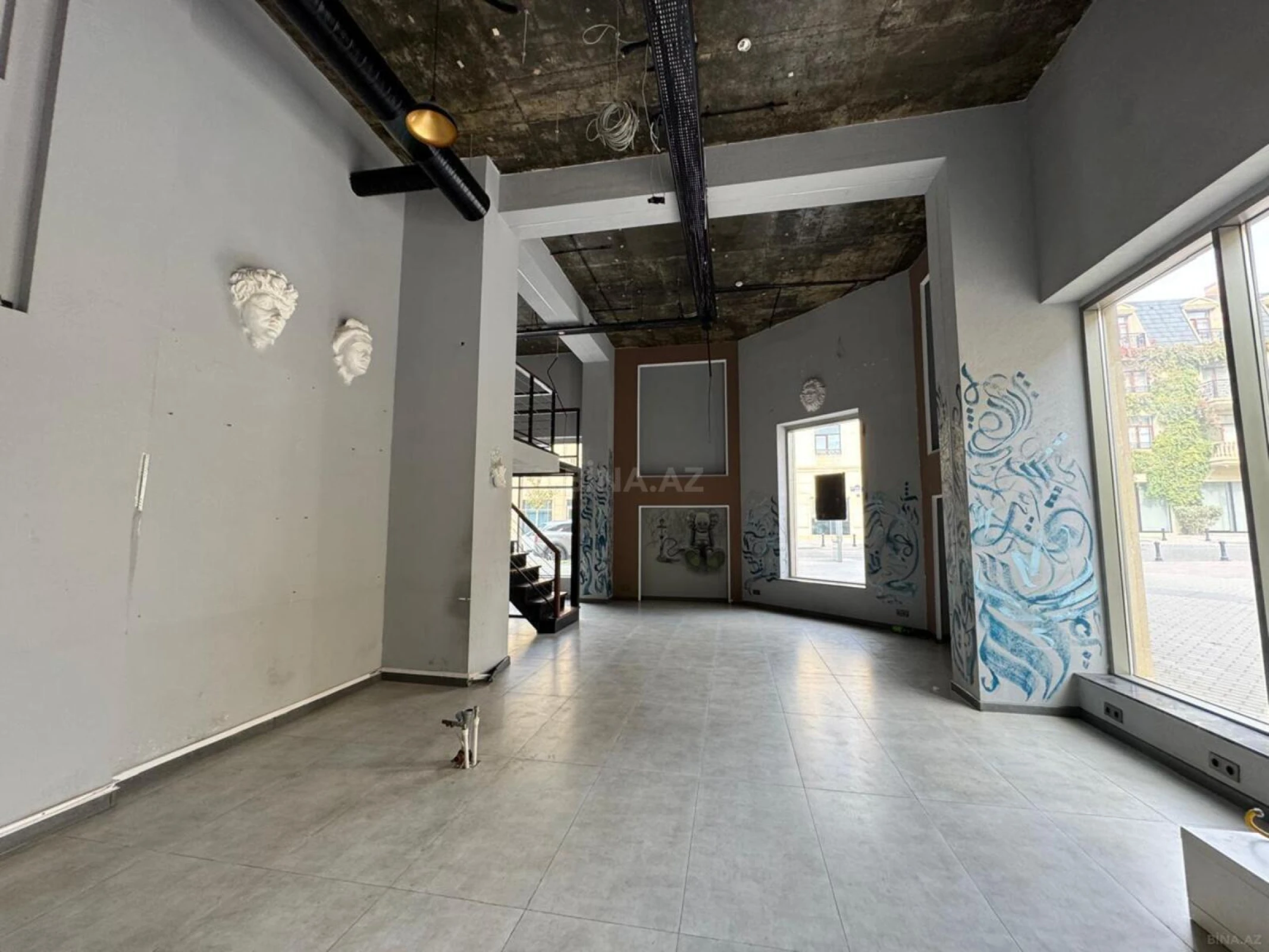 Kirayə verilir obyekt 300 m²