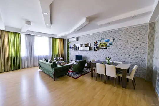 Satılır 3 otaqlı mənzil 92 m²