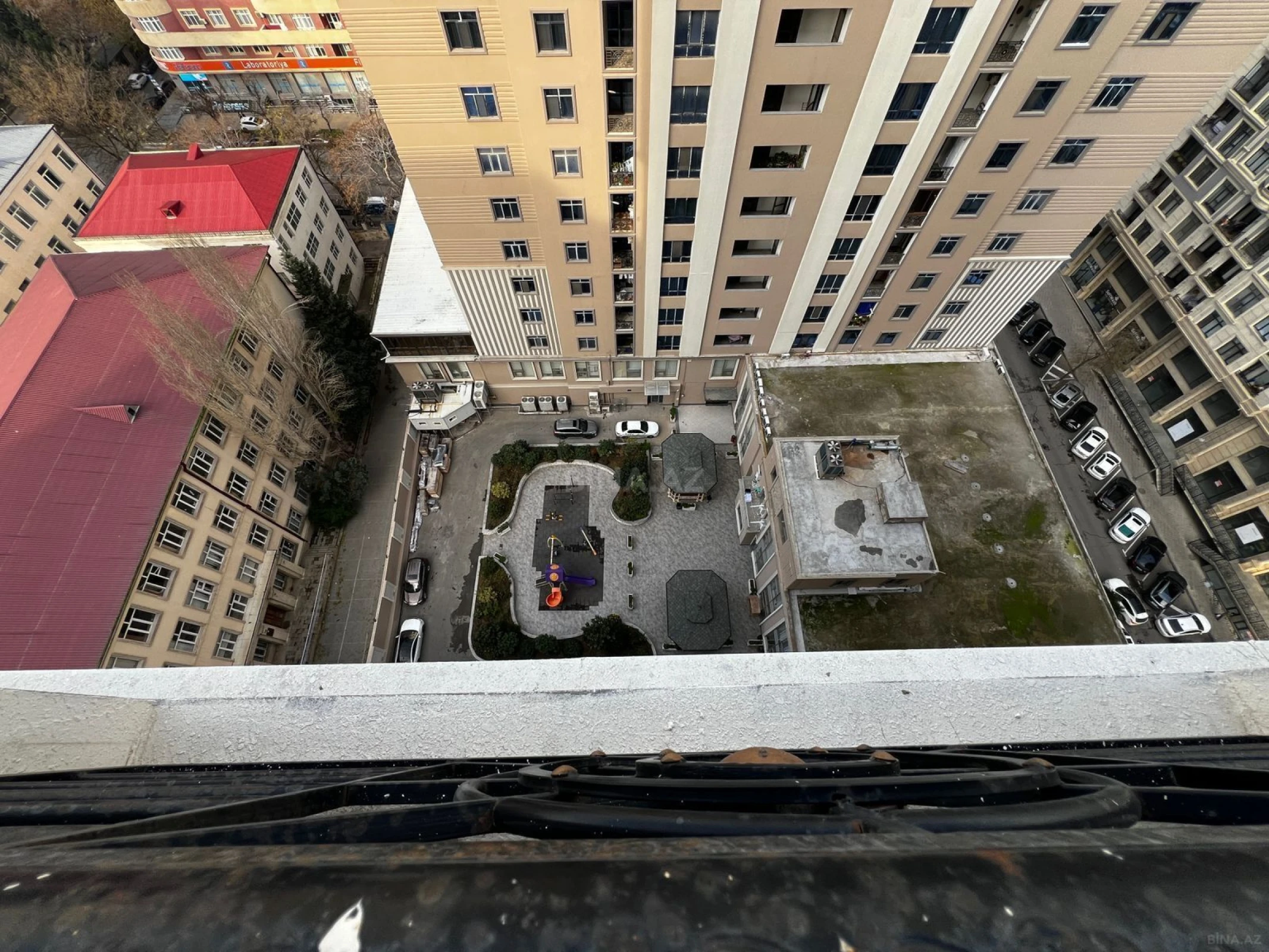 Satılır 5 otaqlı mənzil 233 m²