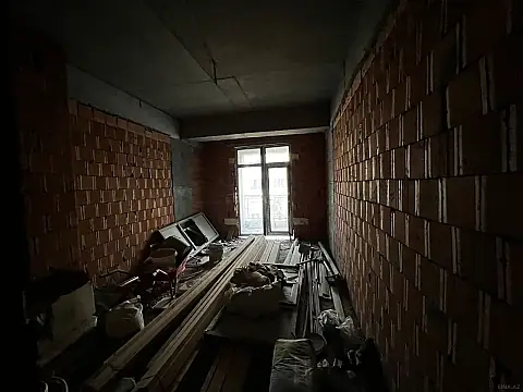 Satılır 5 otaqlı mənzil 233 m²