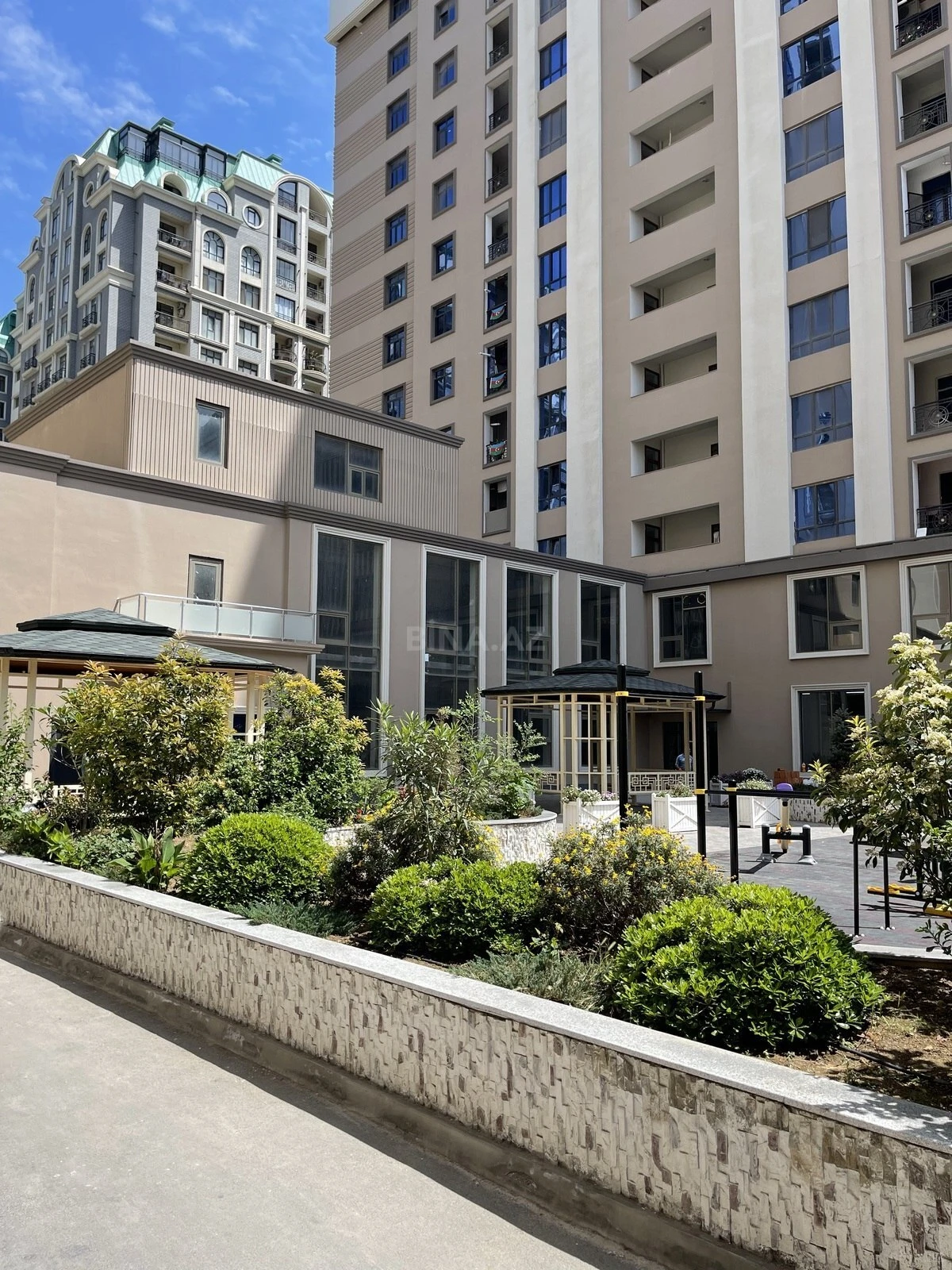 Satılır 5 otaqlı mənzil 233 m²
