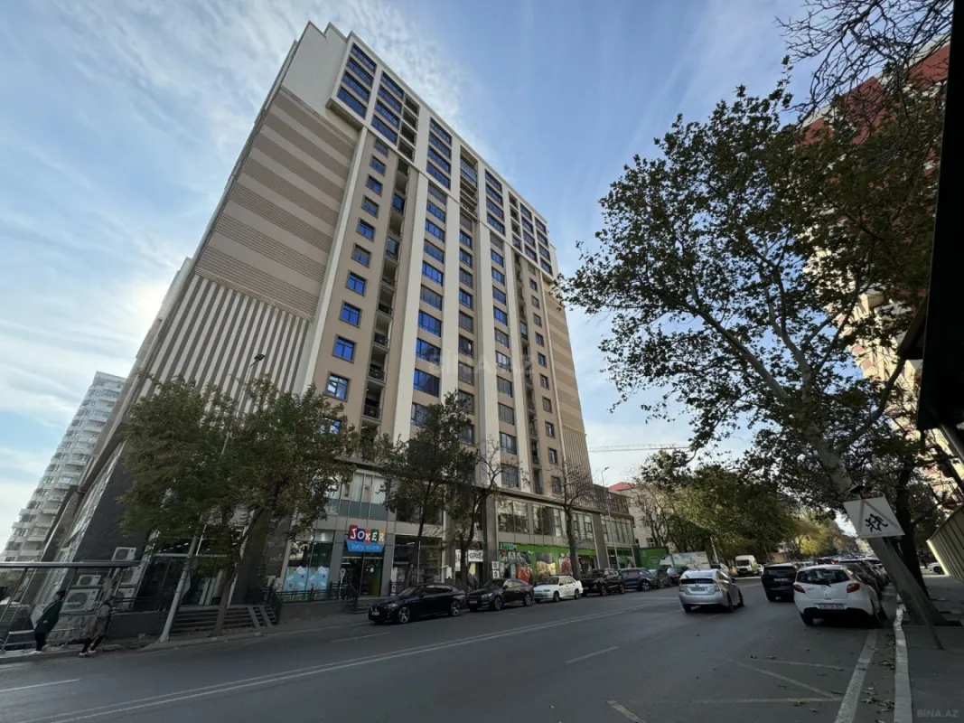 Satılır 5 otaqlı mənzil 233 m²