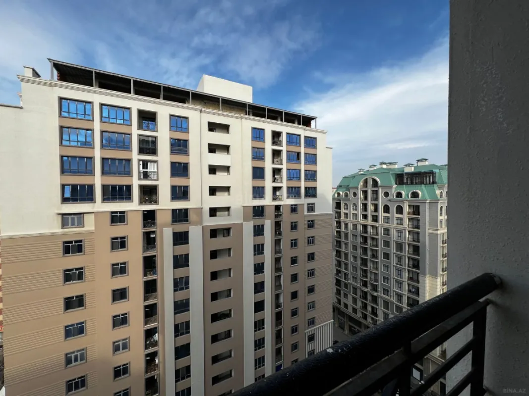 Satılır 5 otaqlı mənzil 233 m²