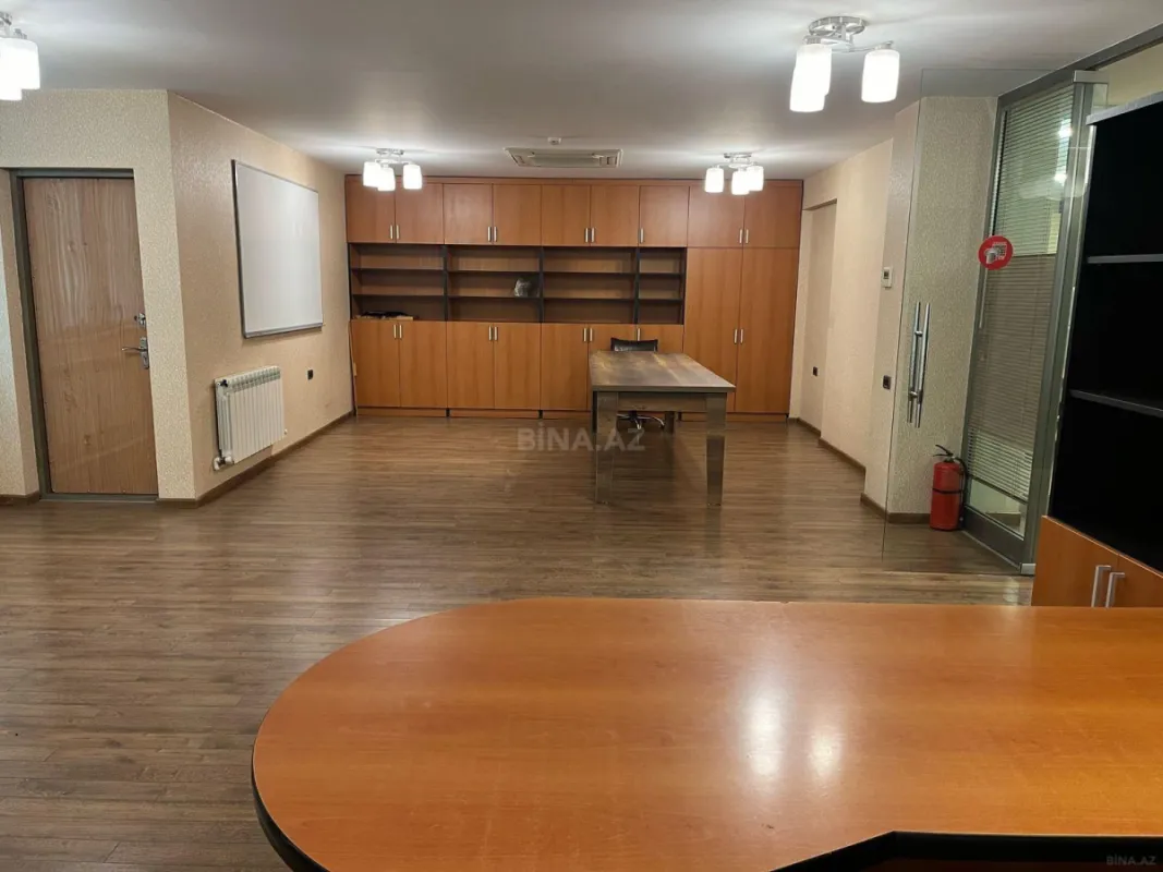 Satılır obyekt 300 m²