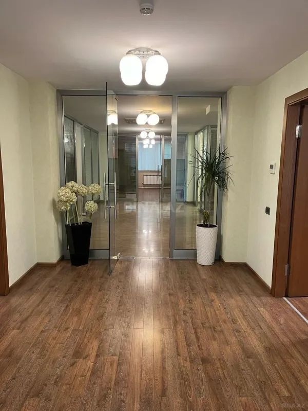 Satılır obyekt 300 m²