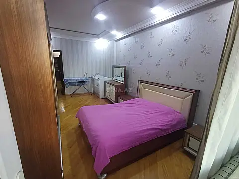 Satılır 4 otaqlı mənzil 210 m²