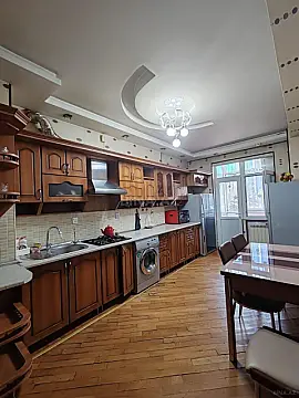 Satılır 4 otaqlı mənzil 210 m²