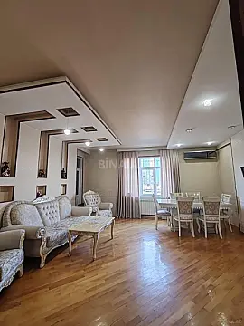 Satılır 4 otaqlı mənzil 210 m²