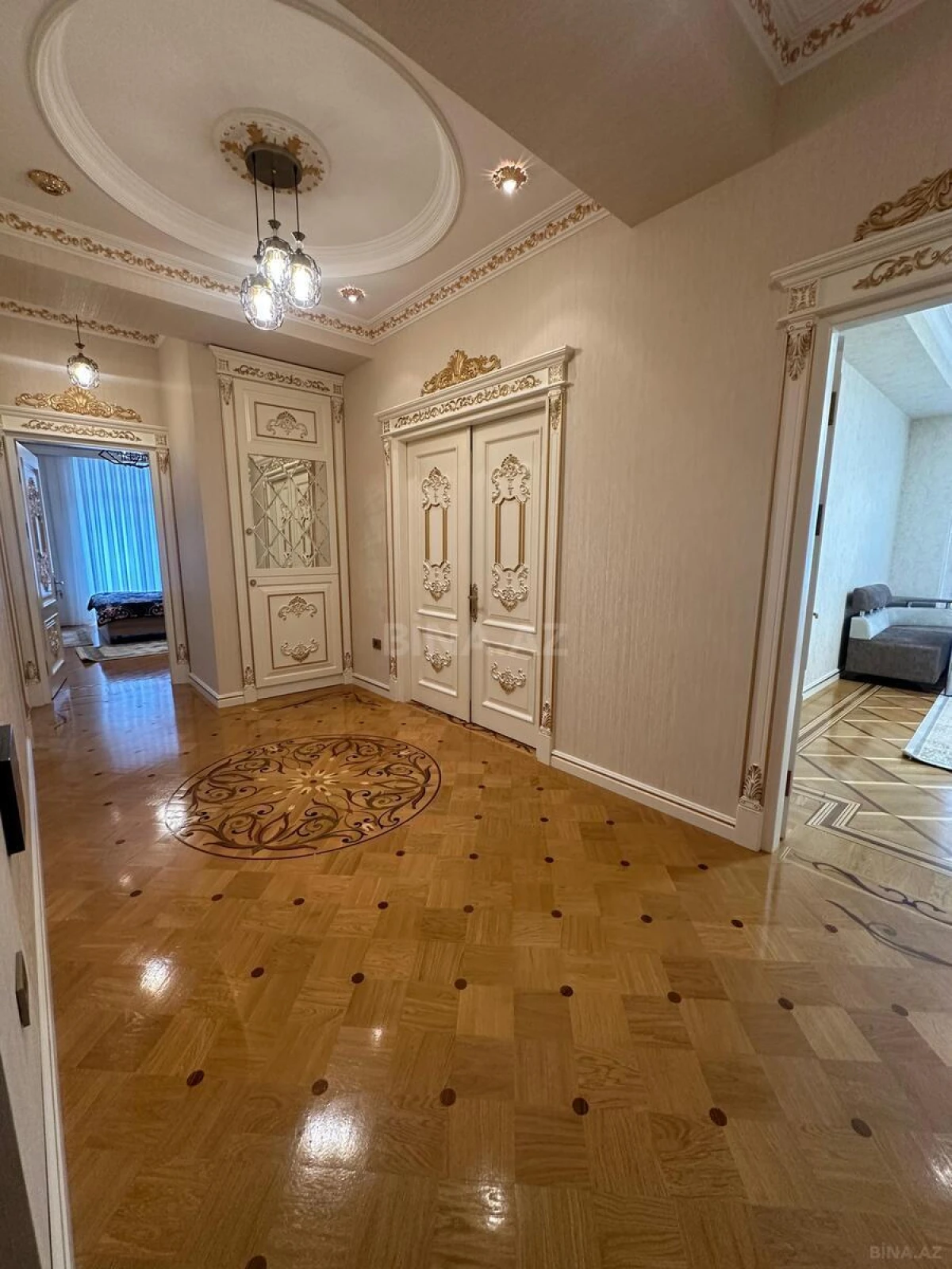 Kirayə verilir 3 otaqlı mənzil 150 m²