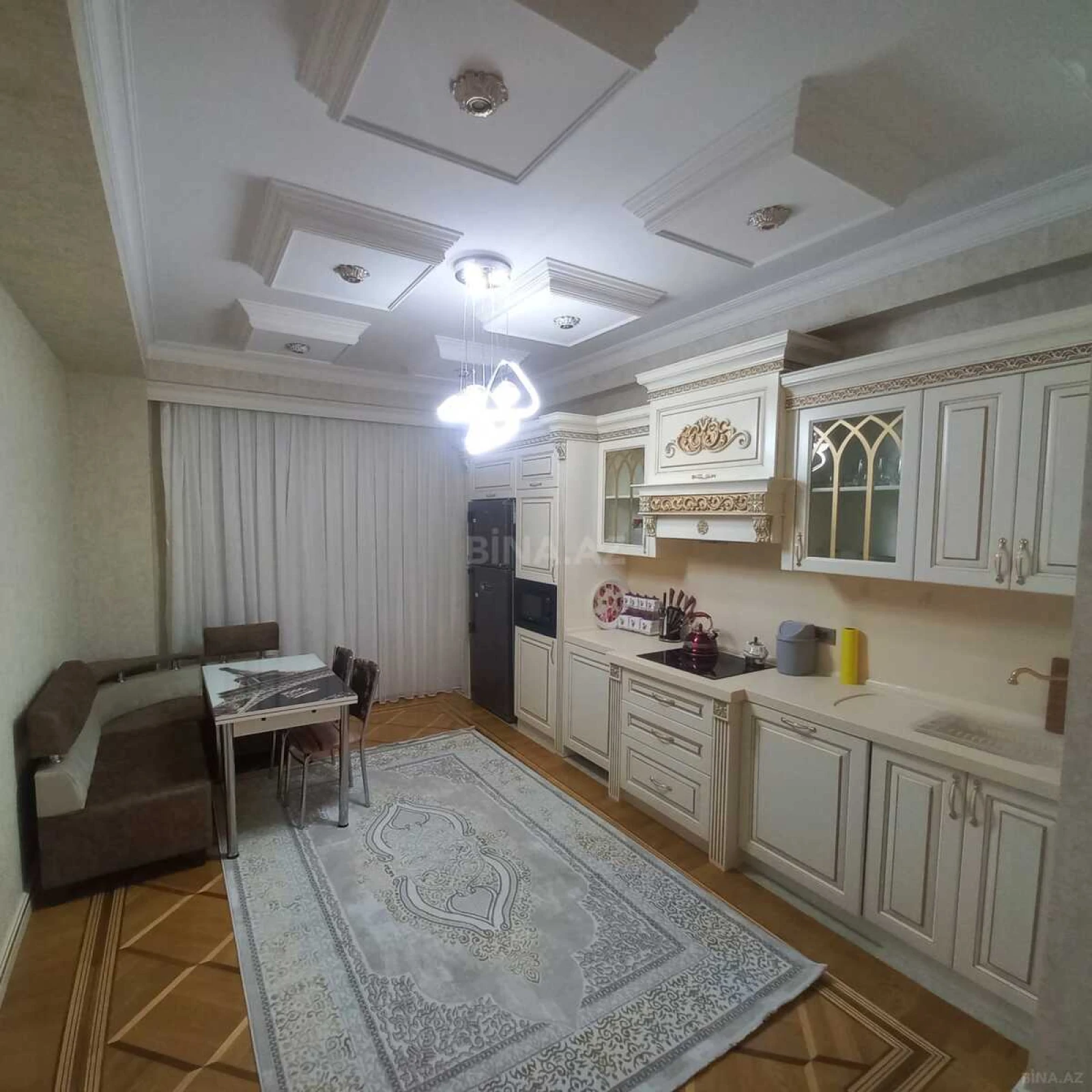 Kirayə verilir 3 otaqlı mənzil 150 m²