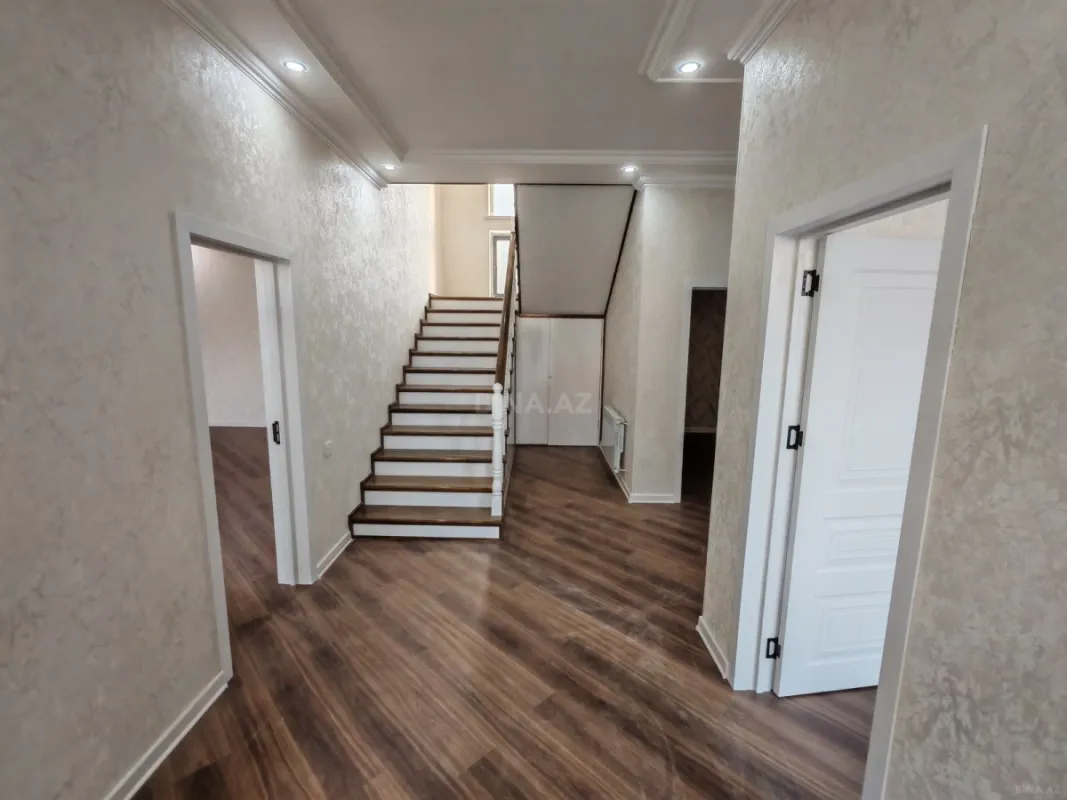 Satılır 6 otaqlı həyət evi 250 m²