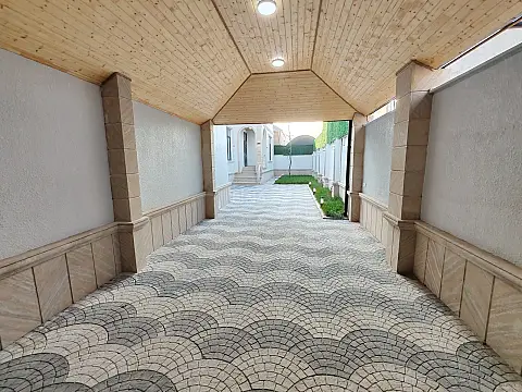 Satılır 6 otaqlı həyət evi 250 m²