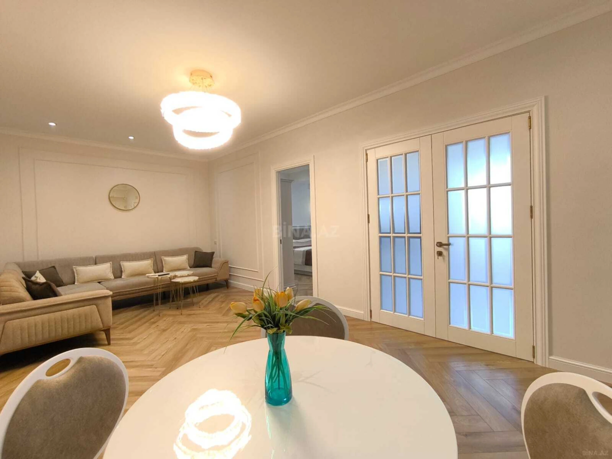 Kirayə verilir 2 otaqlı mənzil 85 m²