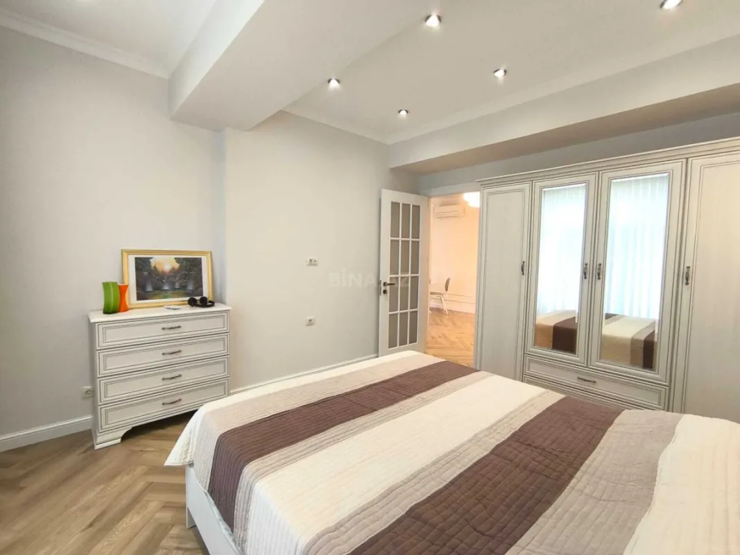 Kirayə verilir 2 otaqlı mənzil 85 m²