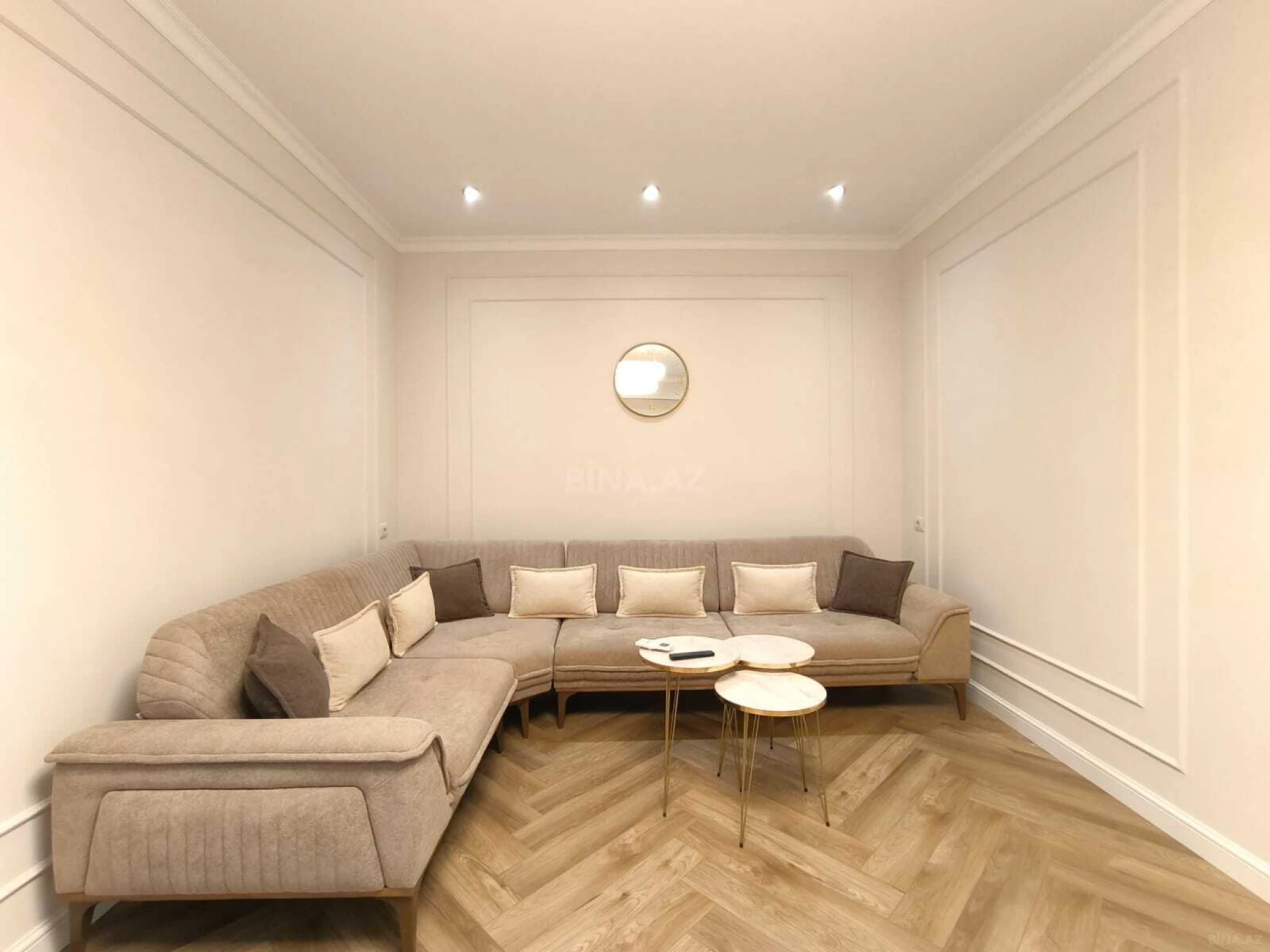 Kirayə verilir 2 otaqlı mənzil 85 m²