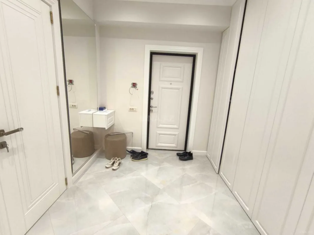 Kirayə verilir 2 otaqlı mənzil 85 m²