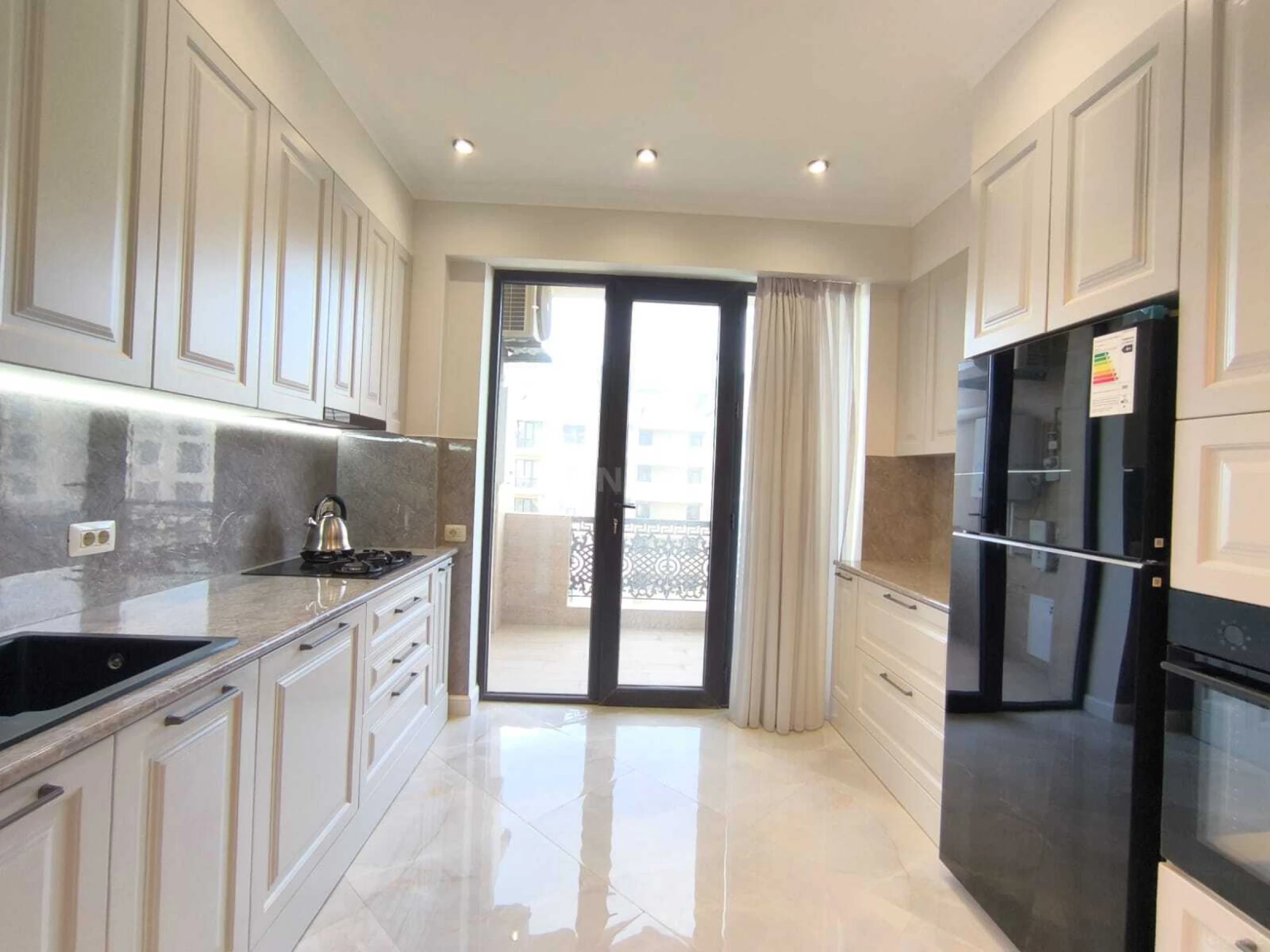 Kirayə verilir 2 otaqlı mənzil 85 m²