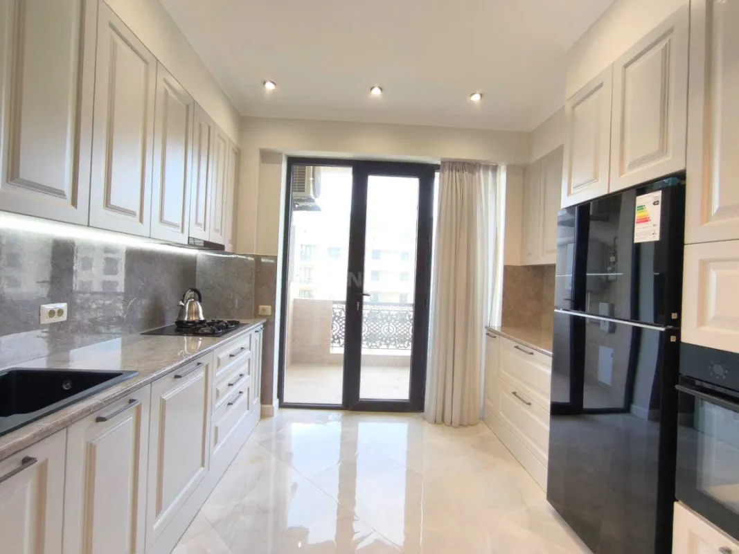 Kirayə verilir 2 otaqlı mənzil 85 m²
