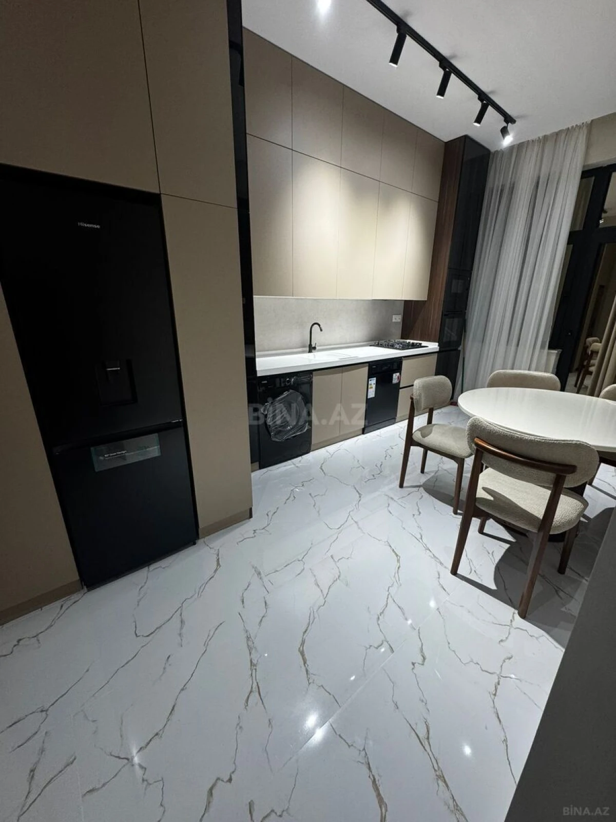 Kirayə verilir 3 otaqlı mənzil 130 m²