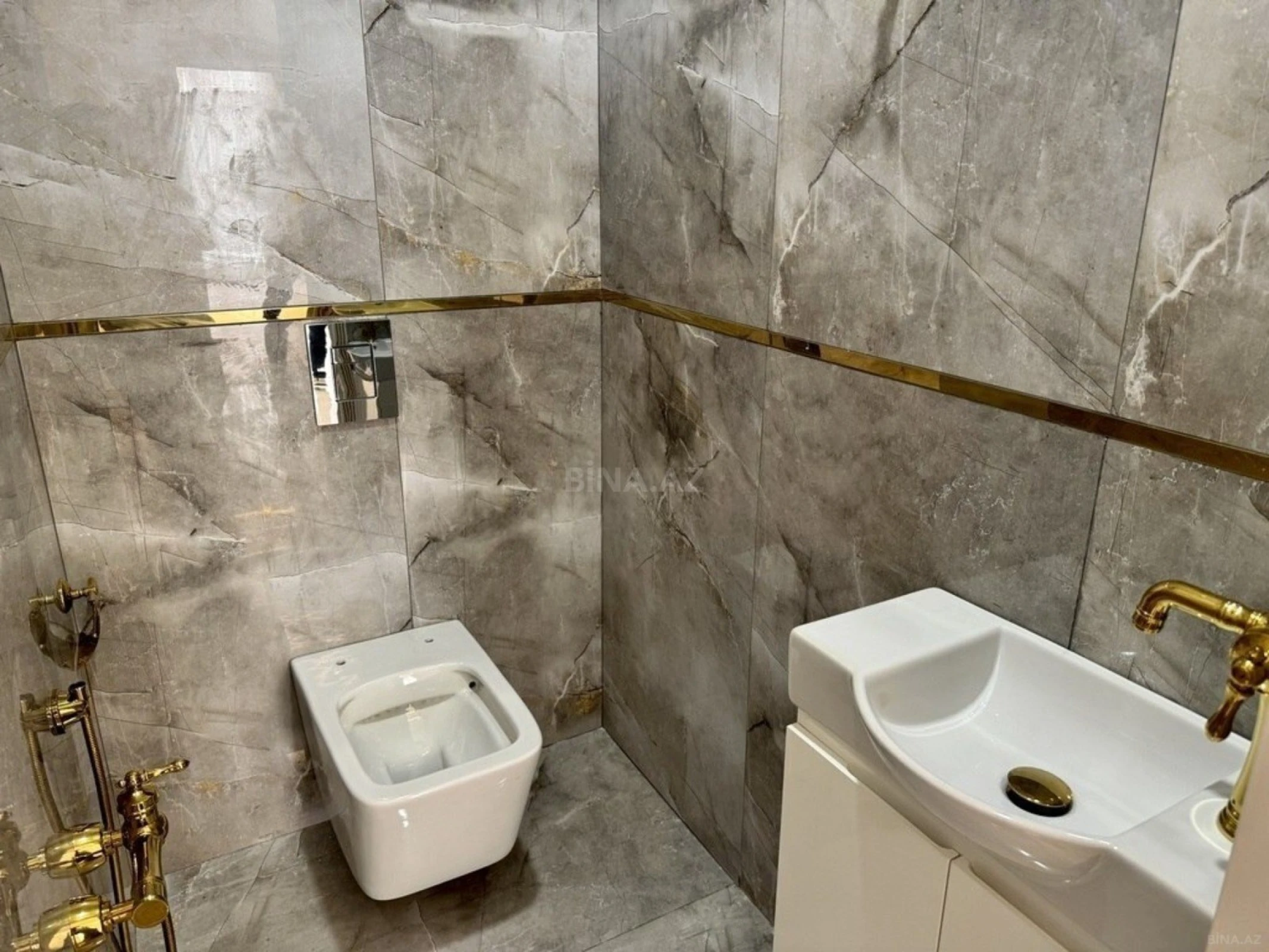 Satılır 3 otaqlı mənzil 140 m²