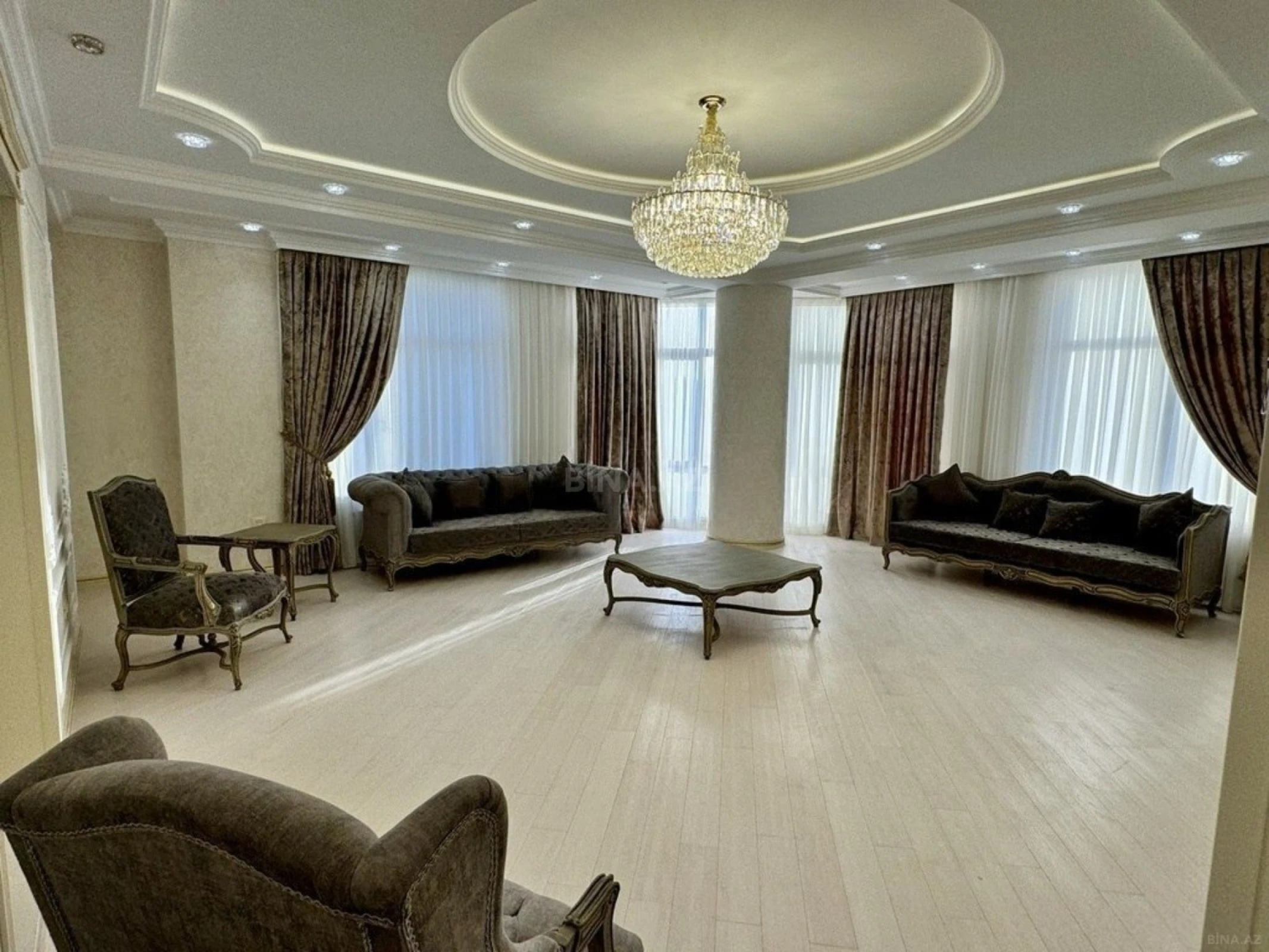 Satılır 3 otaqlı mənzil 140 m²