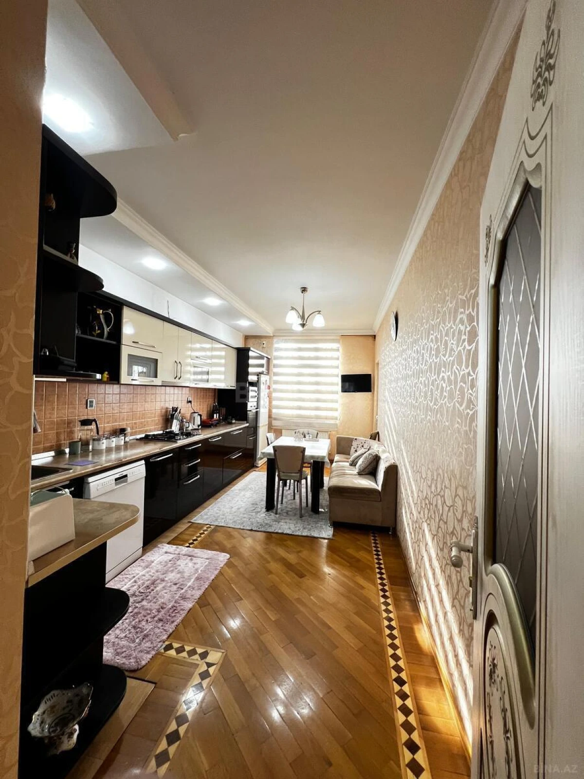 Satılır 3 otaqlı mənzil 126 m²