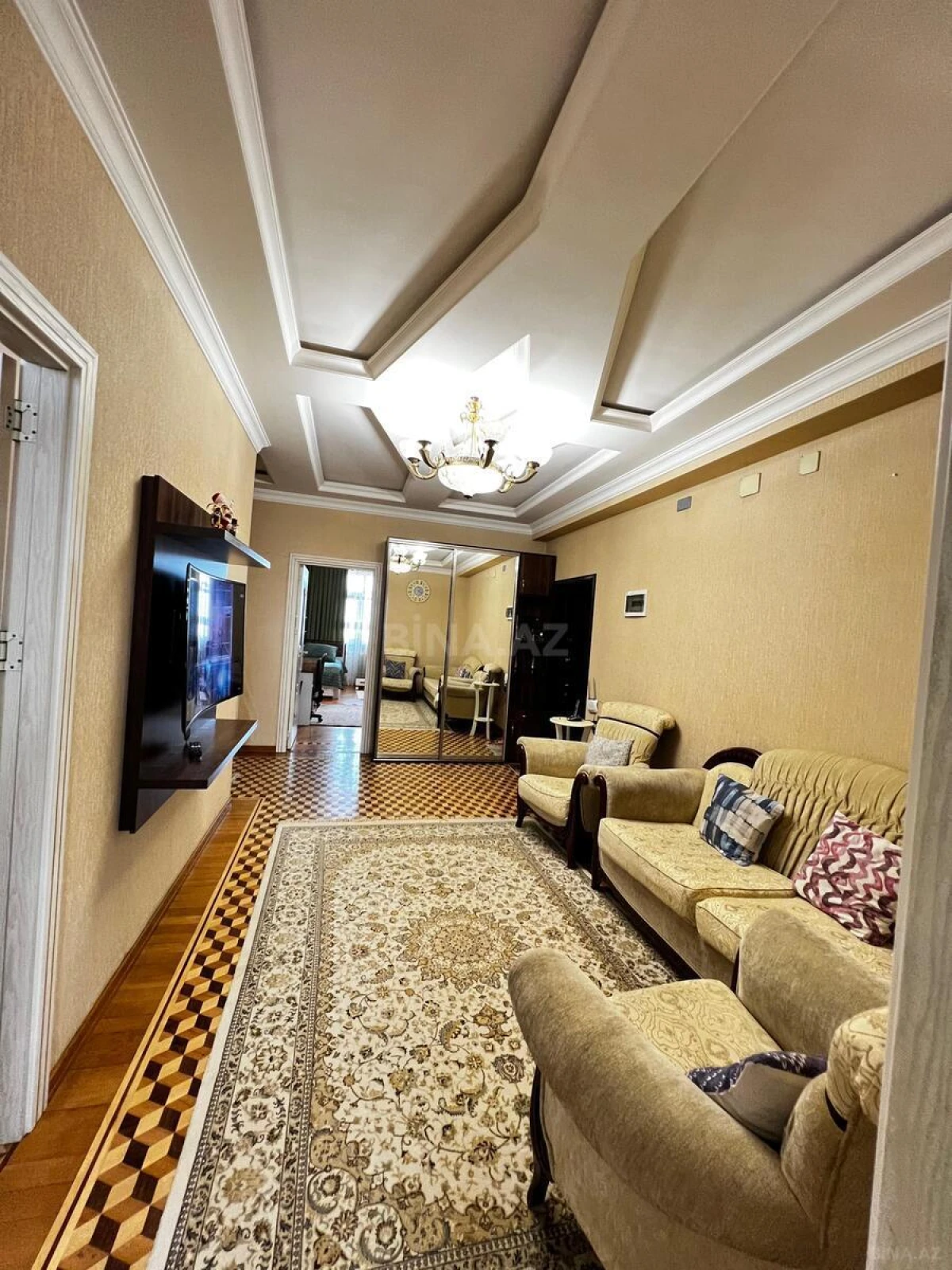 Satılır 3 otaqlı mənzil 126 m²
