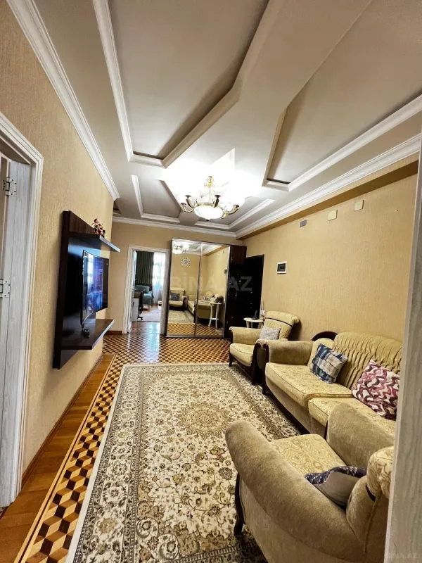 Satılır 3 otaqlı mənzil 126 m²