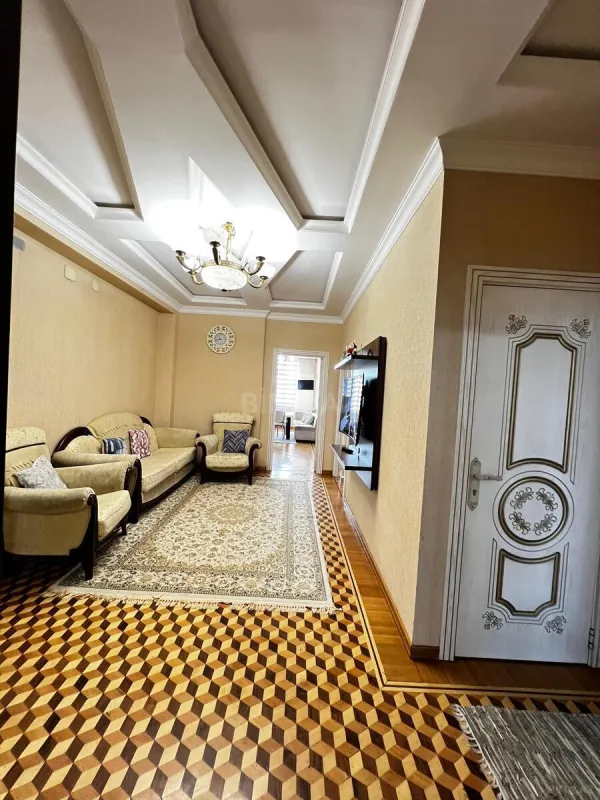 Satılır 3 otaqlı mənzil 126 m²