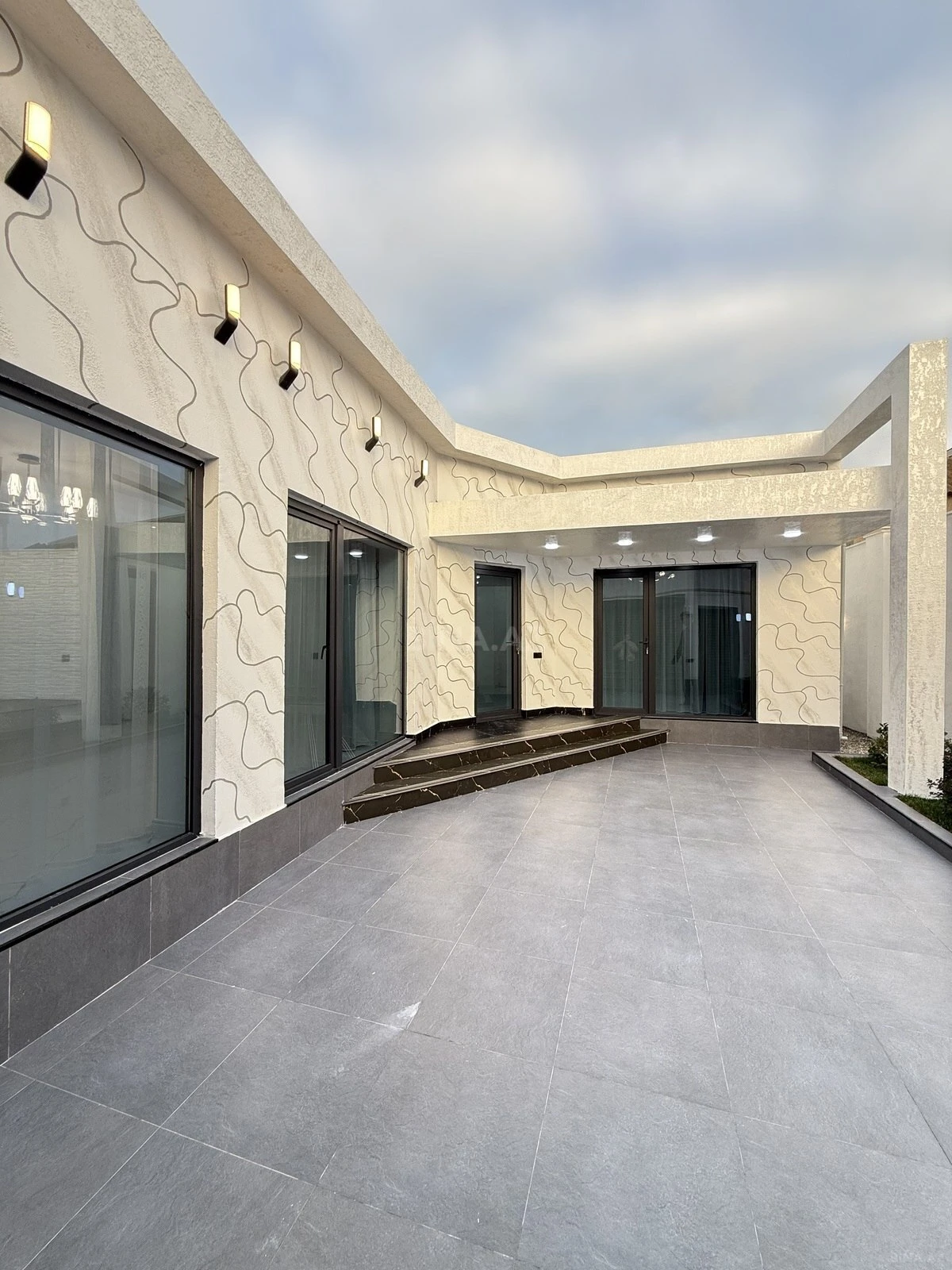 Satılır 4 otaqlı həyət evi 140 m²