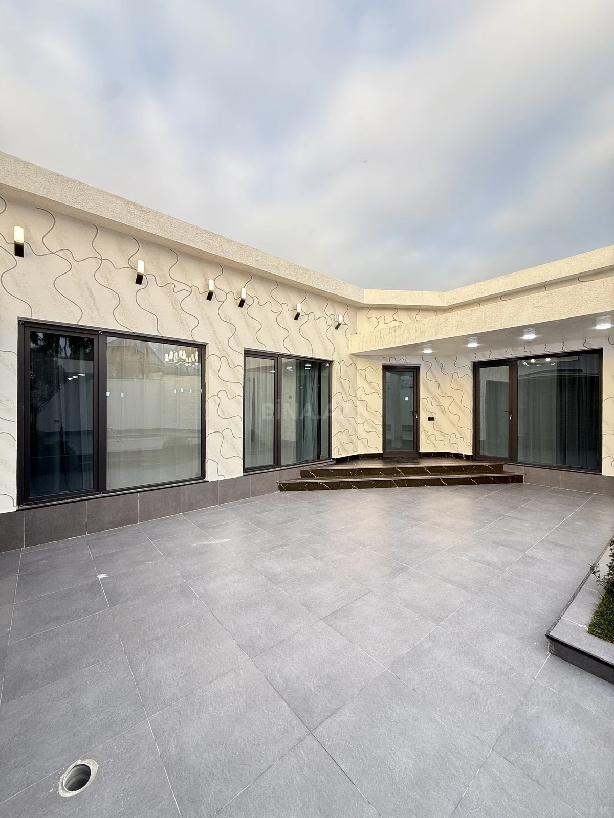 Satılır 4 otaqlı həyət evi 140 m²