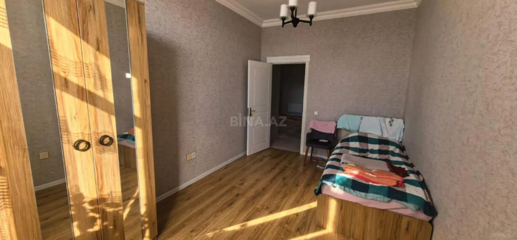 Satılır 3 otaqlı mənzil 124 m²