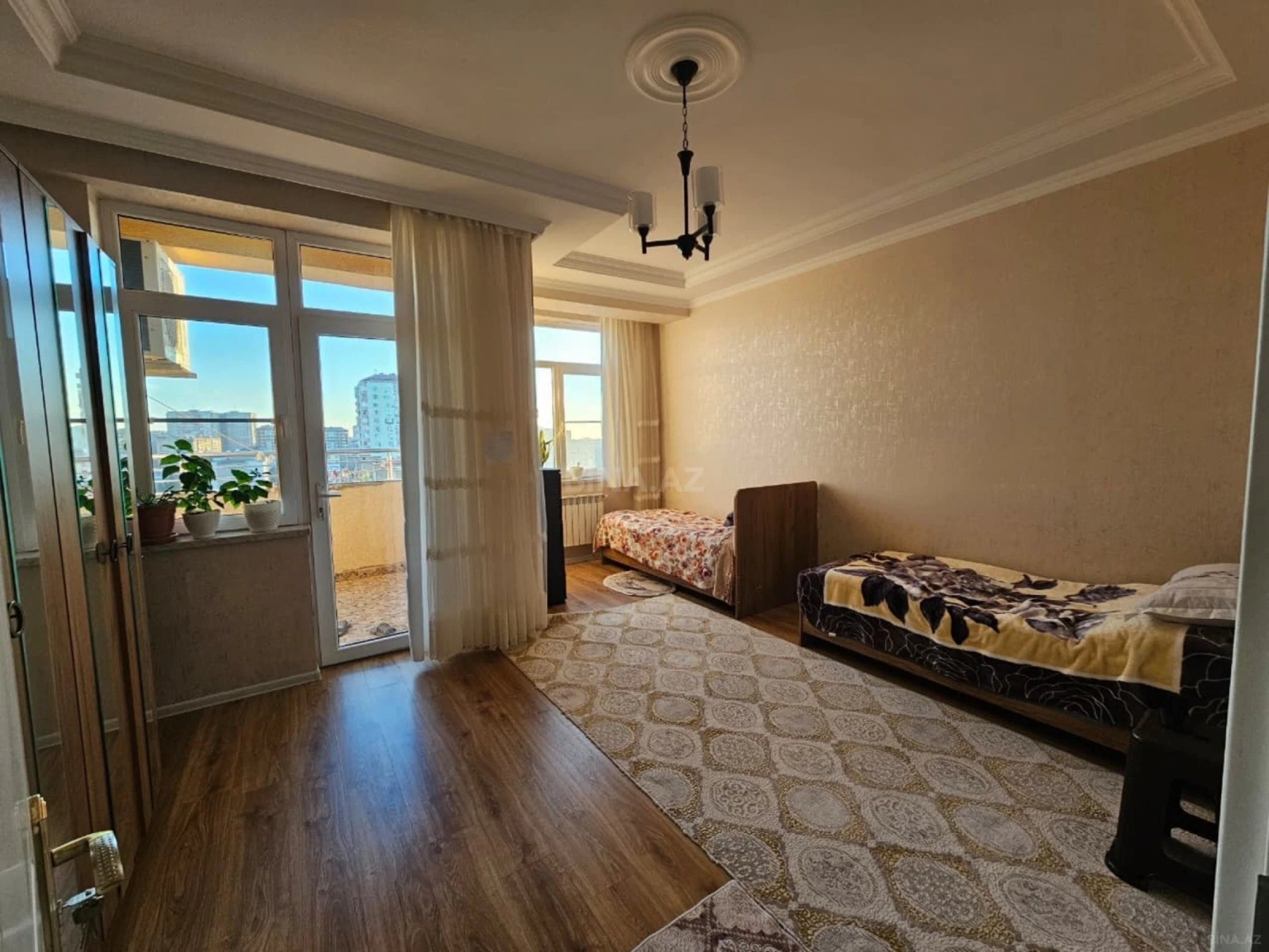 Satılır 3 otaqlı mənzil 124 m²