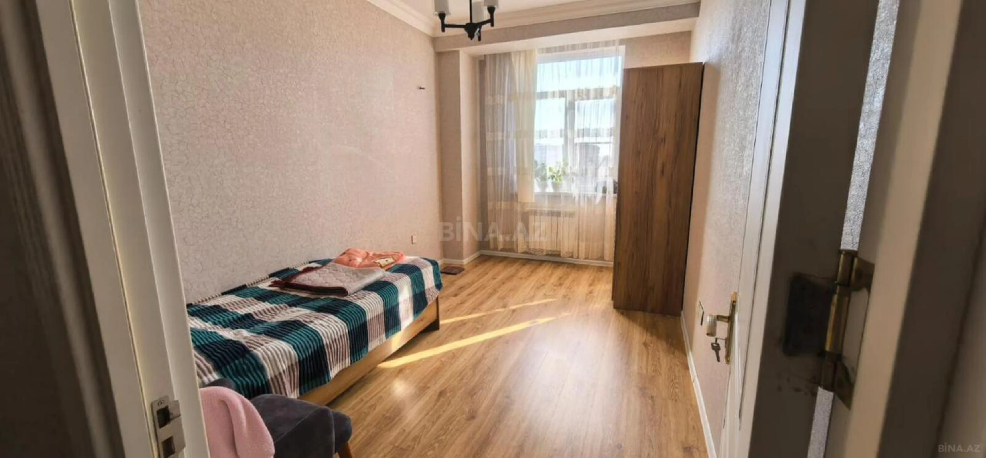 Satılır 3 otaqlı mənzil 124 m²