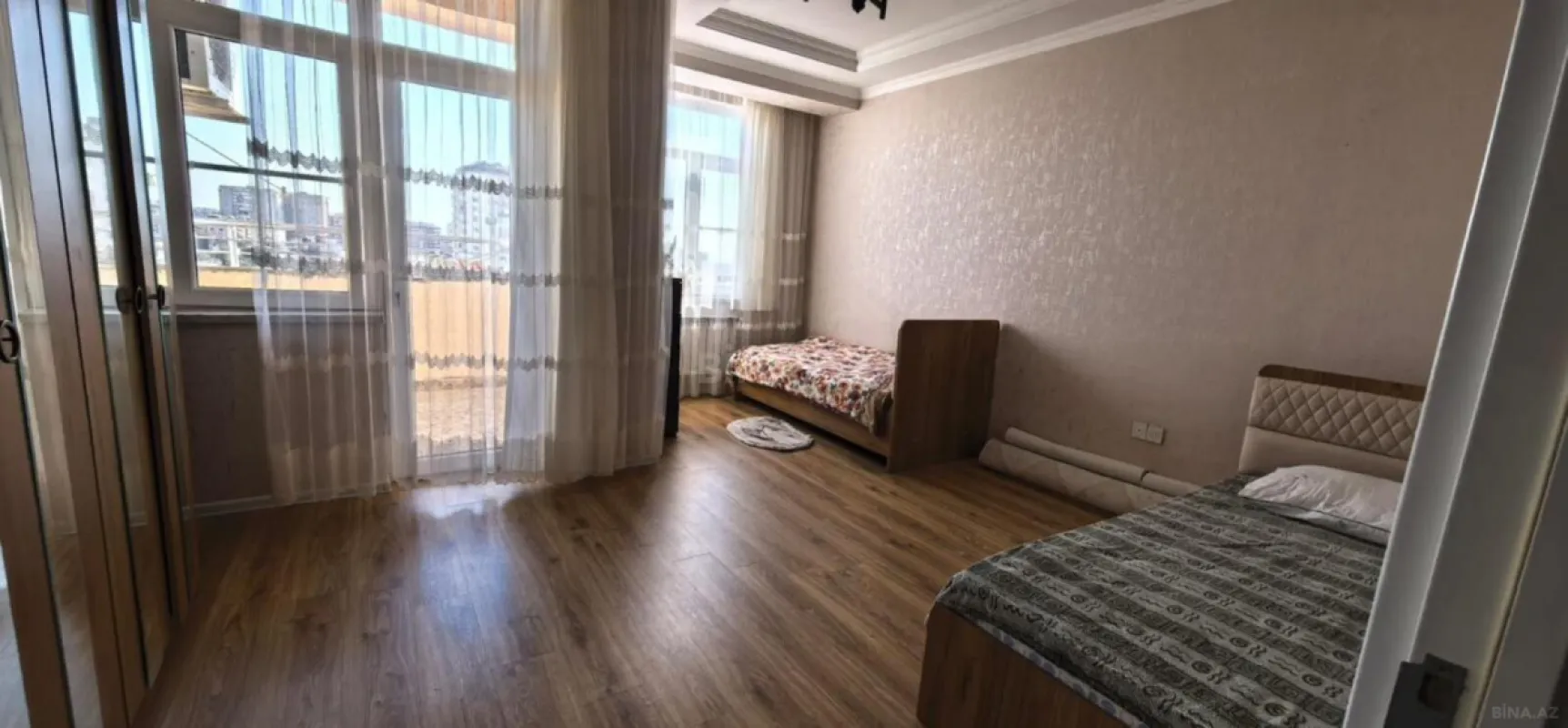 Satılır 3 otaqlı mənzil 124 m²