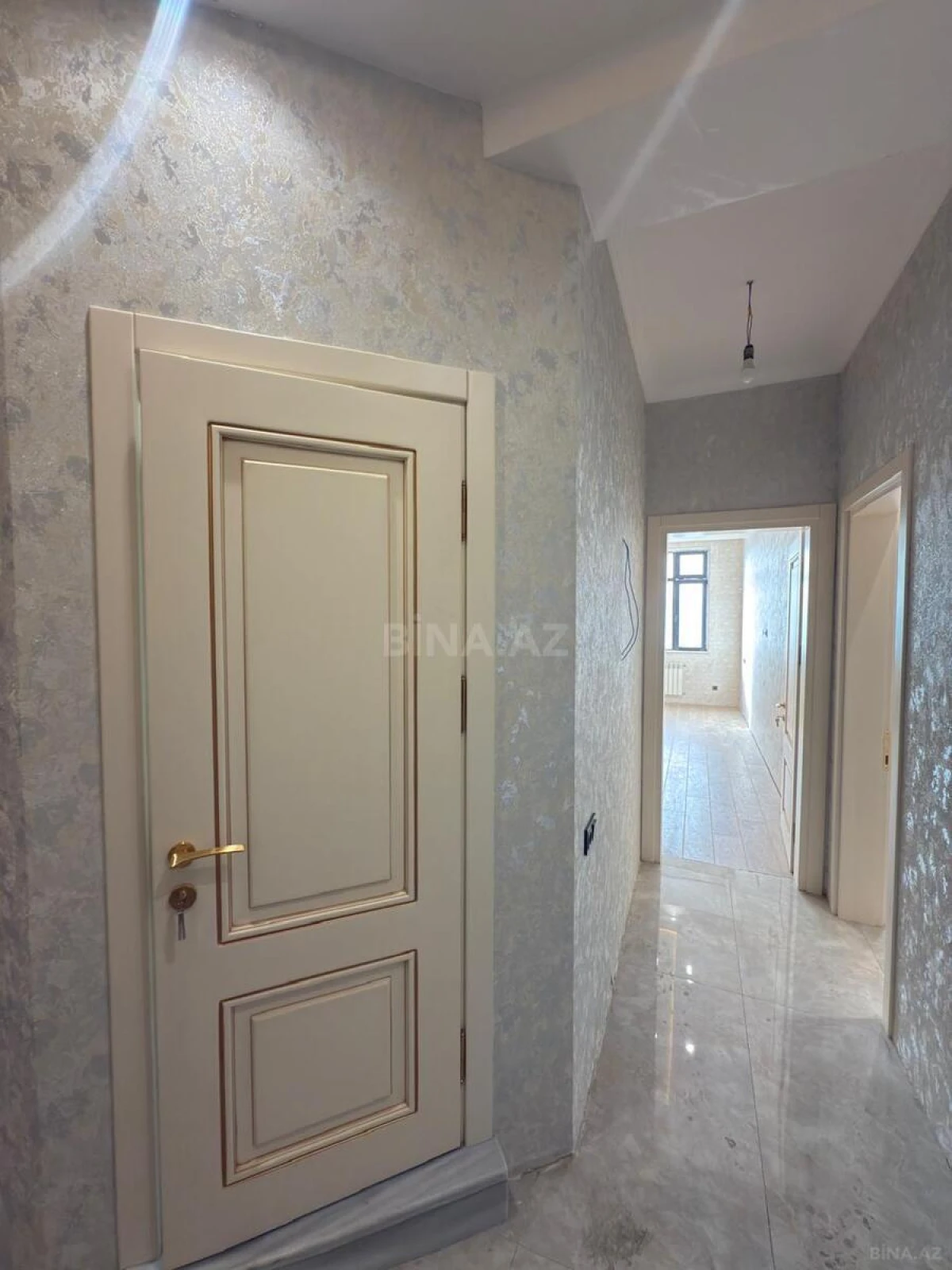 Satılır 2 otaqlı mənzil 73 m²