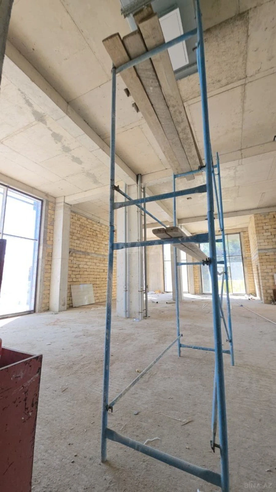 Satılır obyekt 600 m²