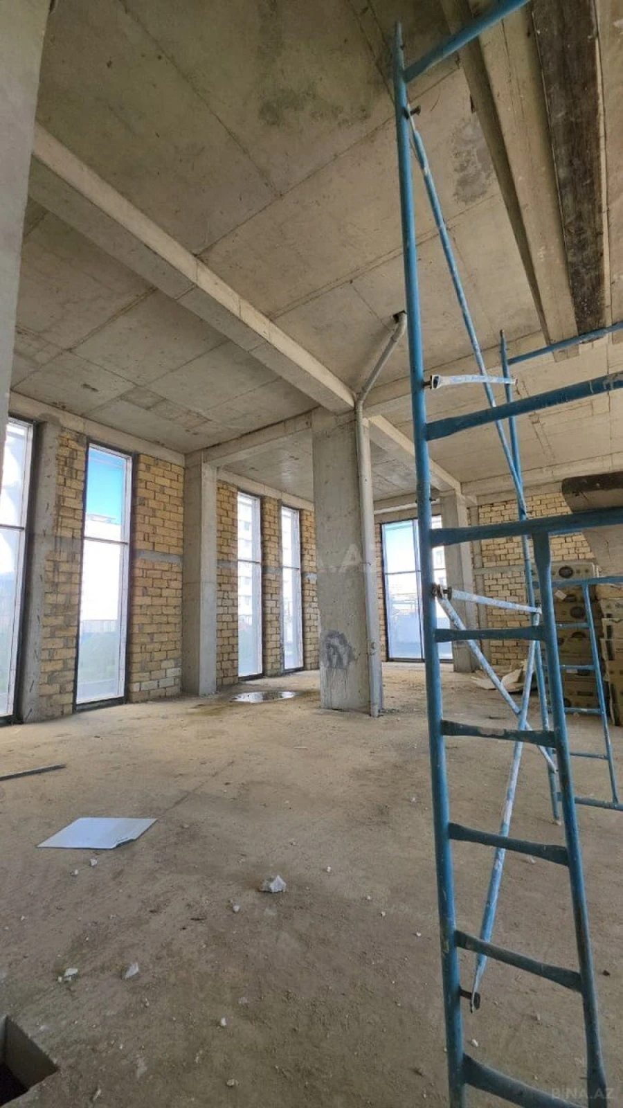 Satılır obyekt 600 m²