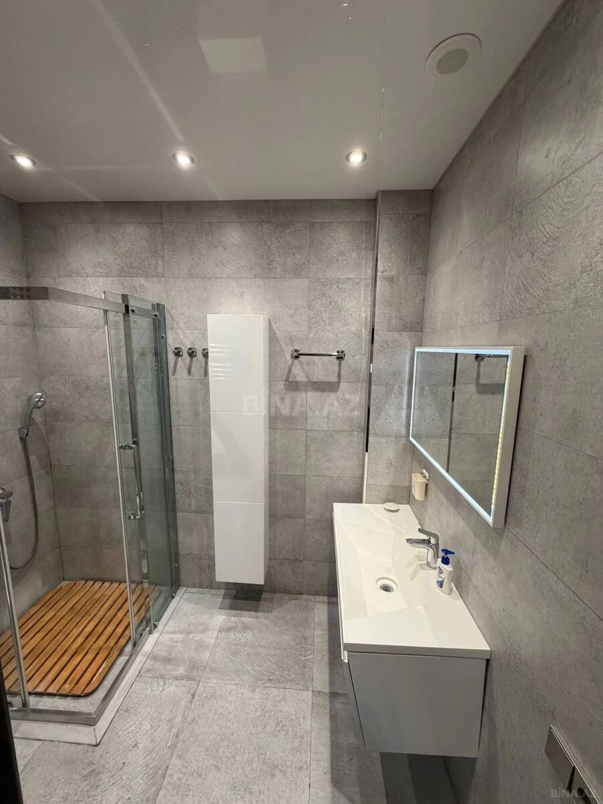 Satılır 2 otaqlı mənzil 103 m²