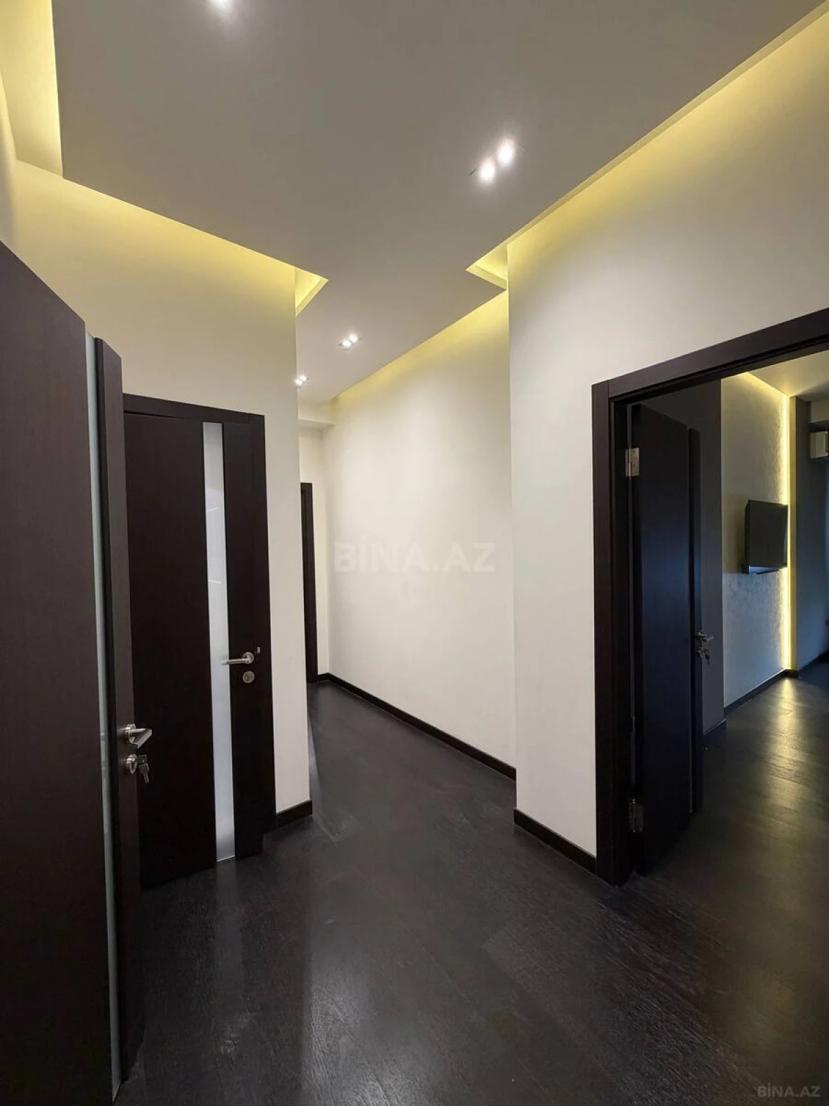 Satılır 2 otaqlı mənzil 103 m²