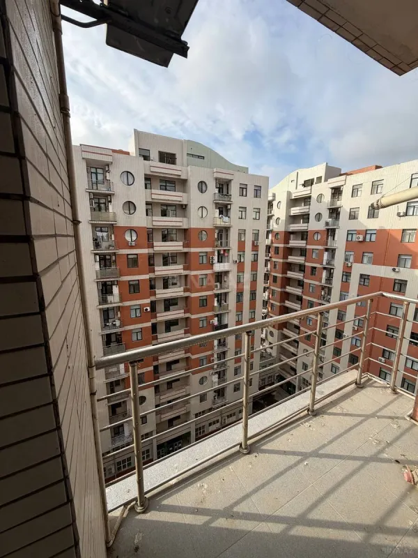 Satılır 2 otaqlı mənzil 103 m²