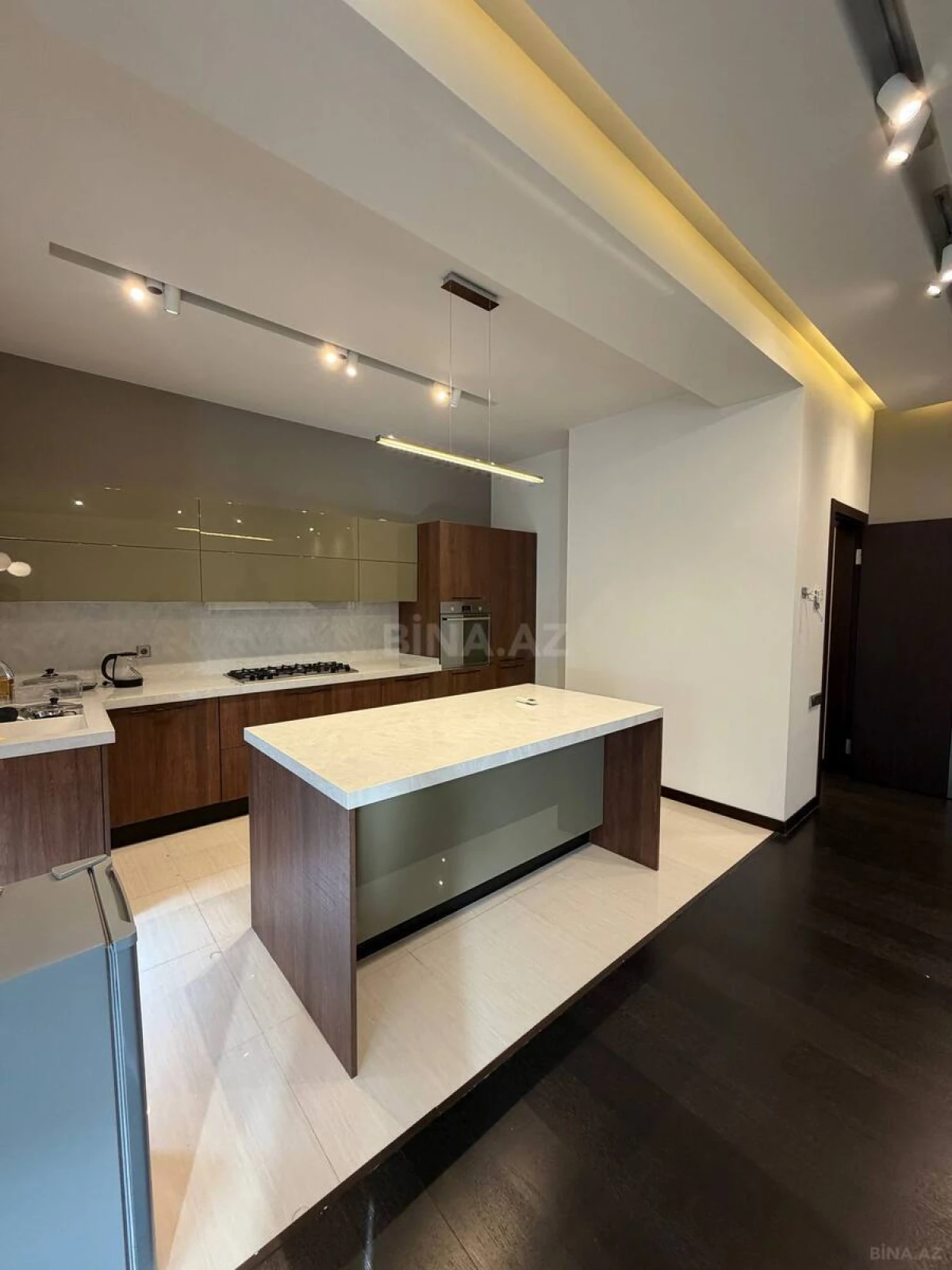 Satılır 2 otaqlı mənzil 103 m²