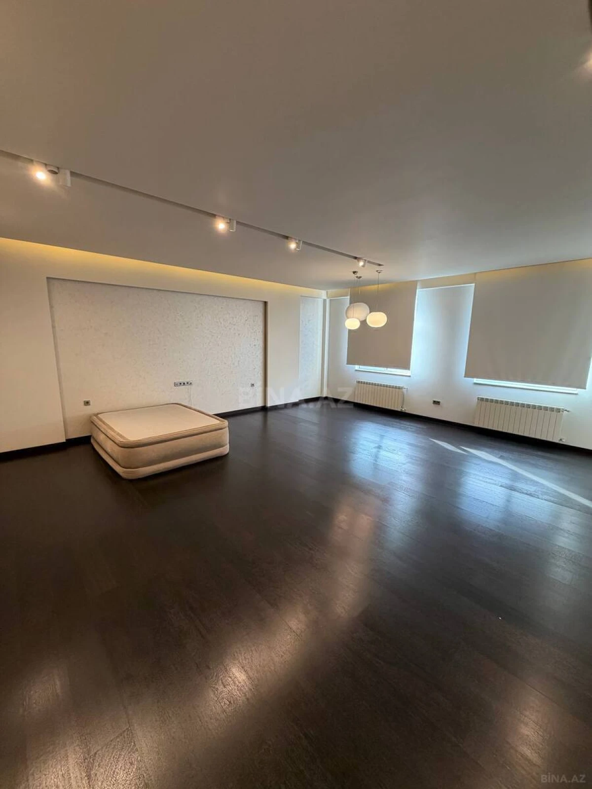 Satılır 2 otaqlı mənzil 103 m²