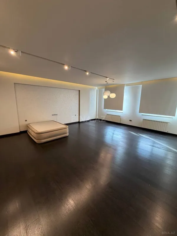Satılır 2 otaqlı mənzil 103 m²