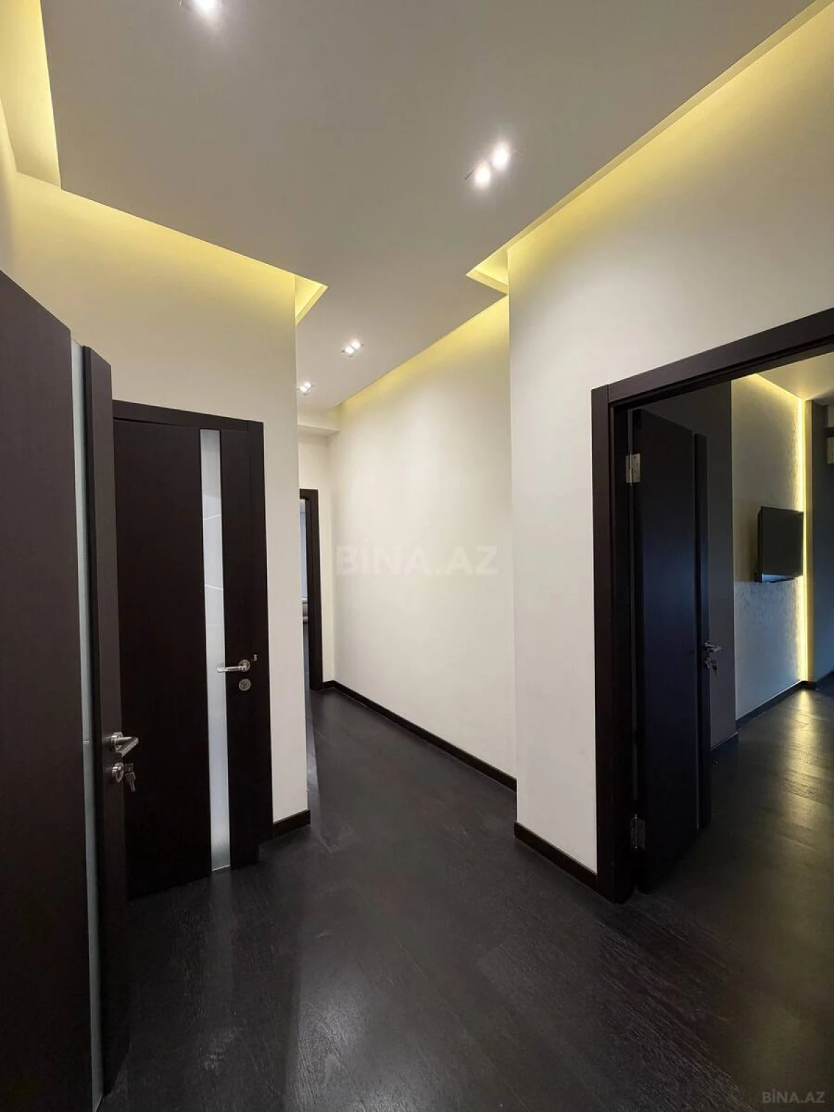 Satılır 2 otaqlı mənzil 103 m²