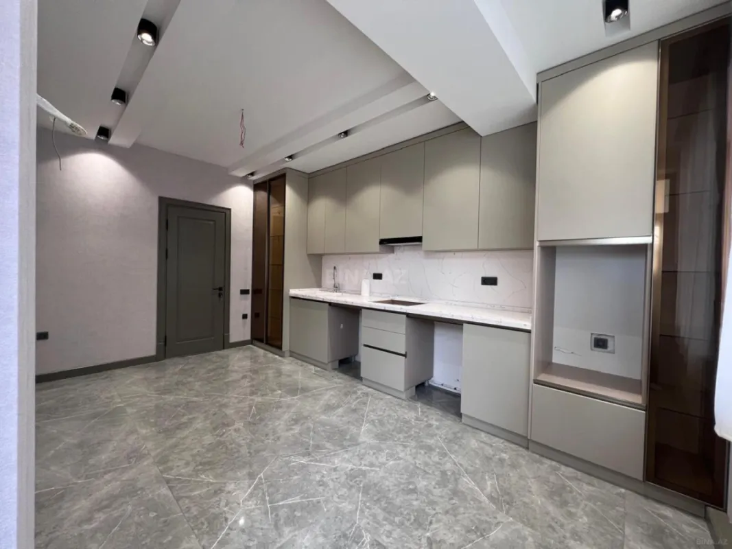 Satılır 4 otaqlı mənzil 164 m²