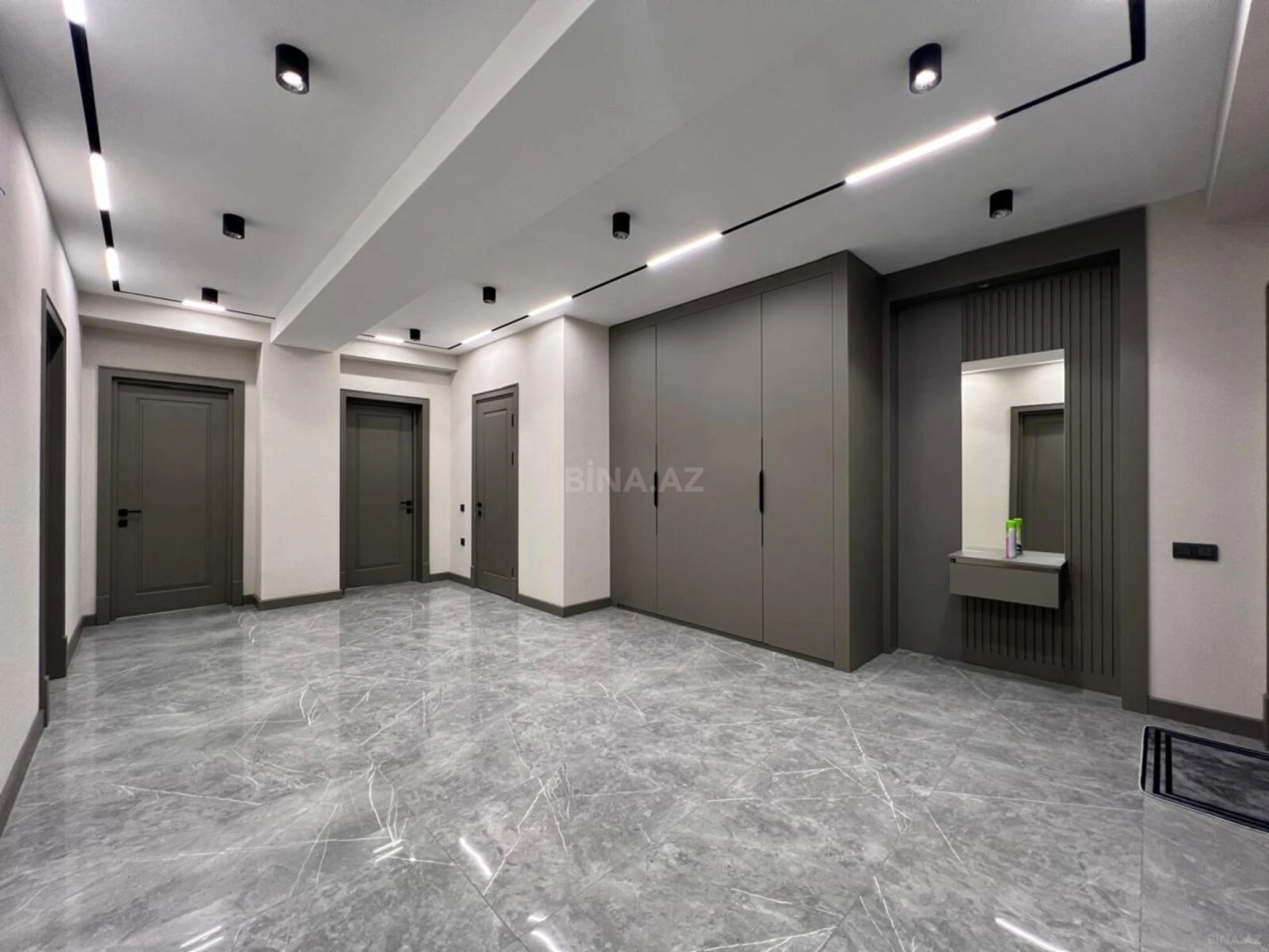 Satılır 4 otaqlı mənzil 164 m²