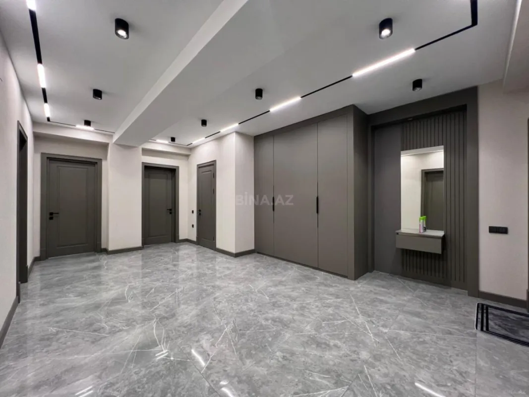 Satılır 4 otaqlı mənzil 164 m²