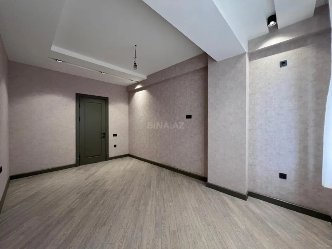 Satılır 4 otaqlı mənzil 164 m²