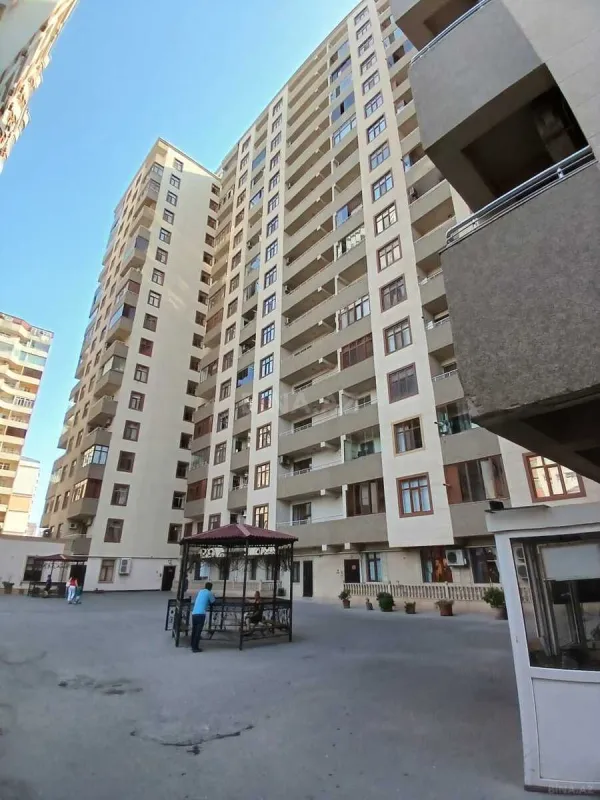 Satılır 4 otaqlı mənzil 164 m²
